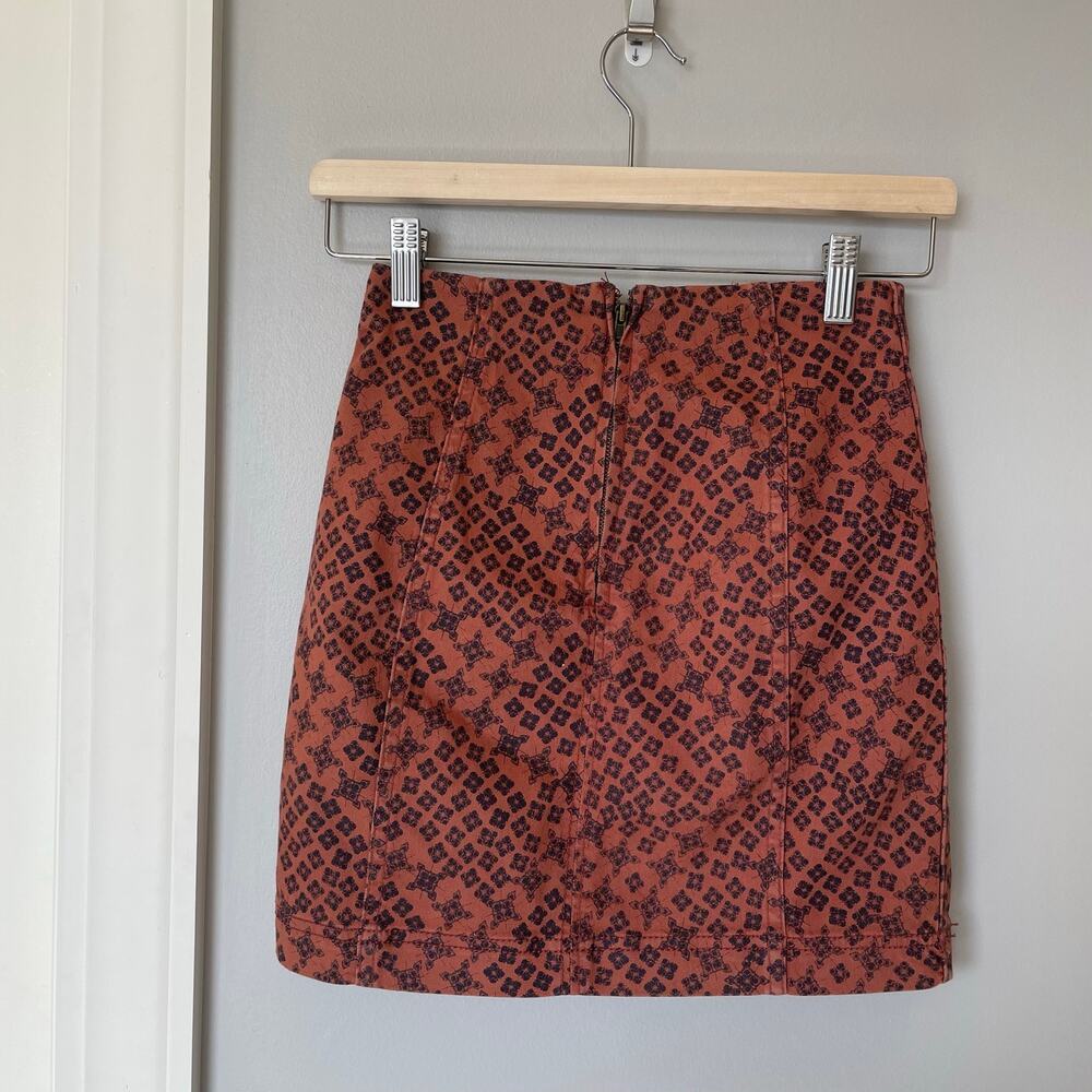 Free People Boho Geometric Stretch Mini Skirt Rust / Black Seamed sz 0 - Picture 4 of 9